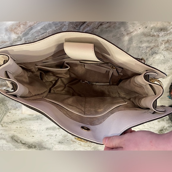 LIKE NEW MICHAEL KORS LARGE WHITE HAMILTON PURSE - Picture 8 of 16